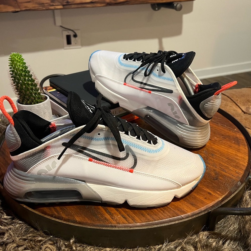 AIR MAX 2090 'PURE PLATINUM'